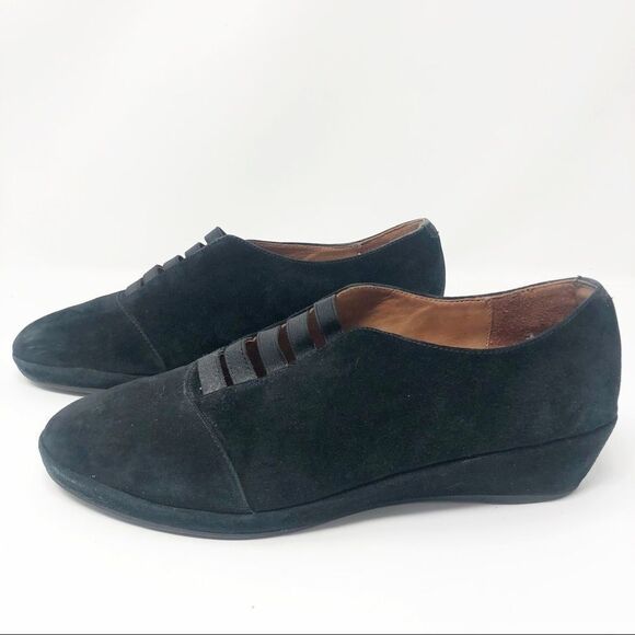 L’AMOUR DES PIEDS | Black Beziers Suede Shoes 9 - Picture 4 of 8